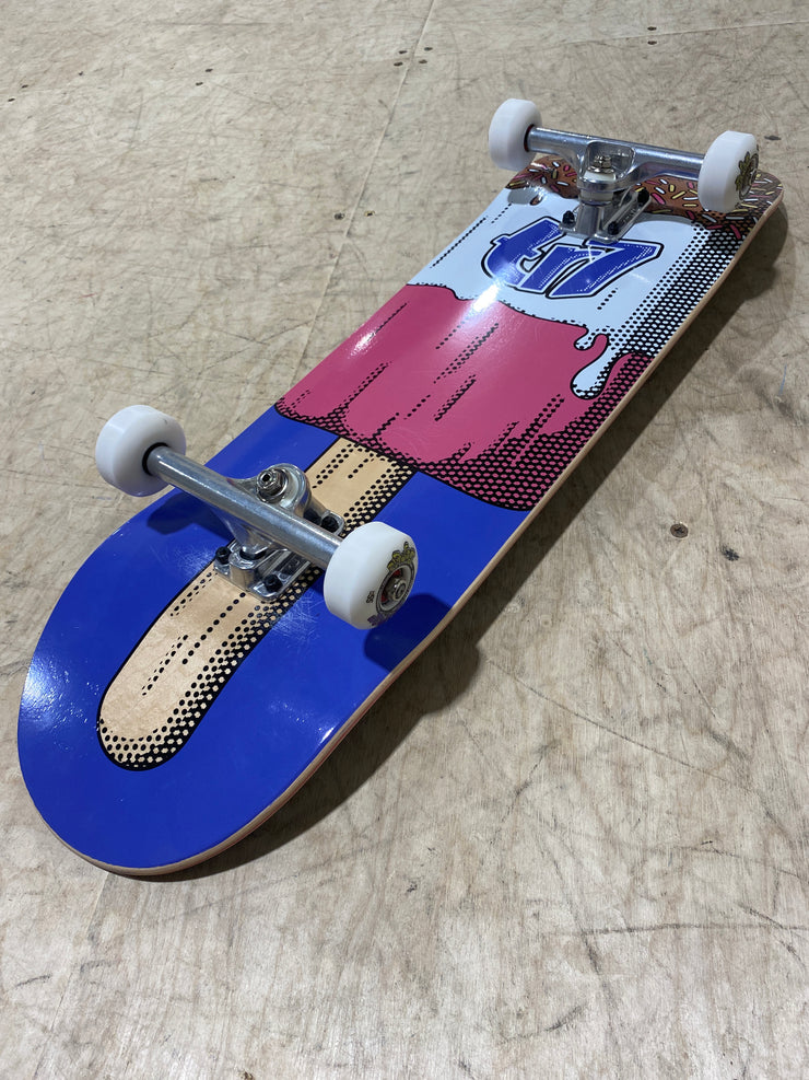 TR7 Fab 9.0" Complete Skateboard
