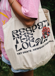 TR7 RTL Tote Bags