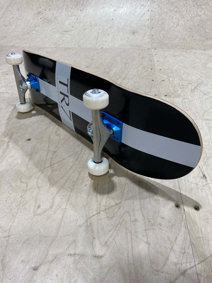 TR7 Flag 8.0" Complete Skateboard